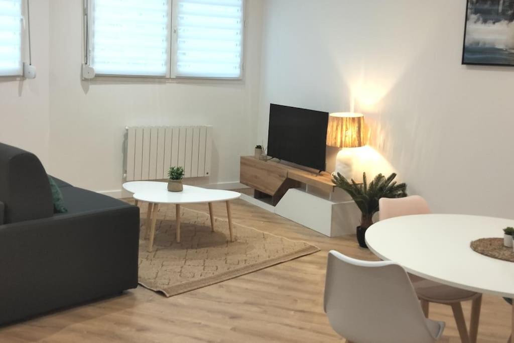 L'Escale Balzac Appartement Villeurbanne Buitenkant foto