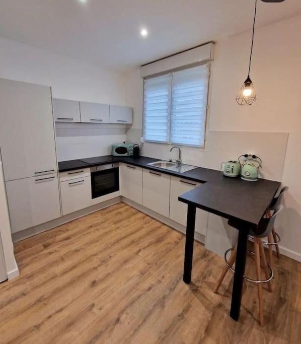 L'Escale Balzac Appartement Villeurbanne Buitenkant foto